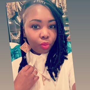 Meet your Posher, Alexis